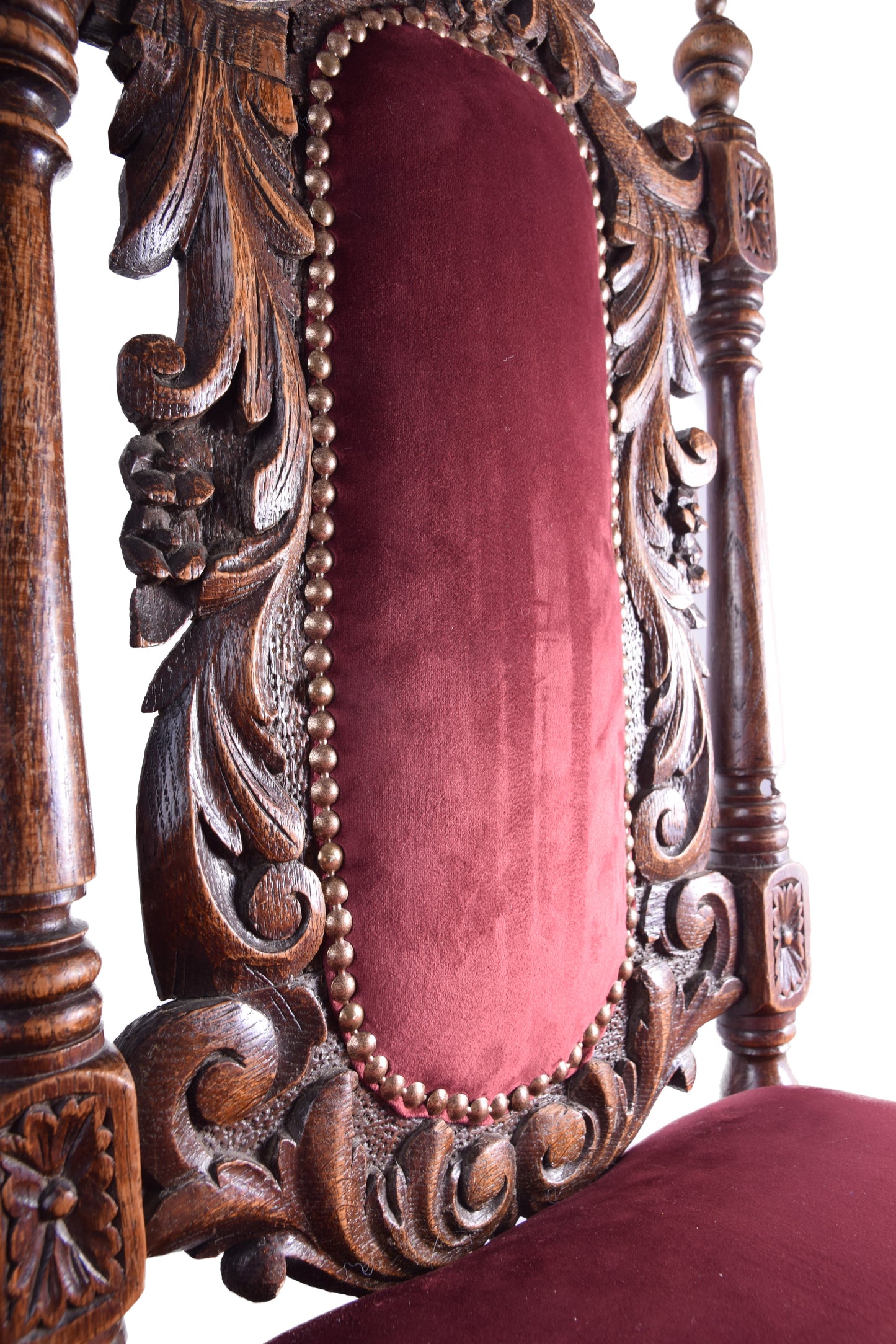 Para krzeseł rzeźbionych z lwami po renowacji koniec XIX wieku 104x44x44cm