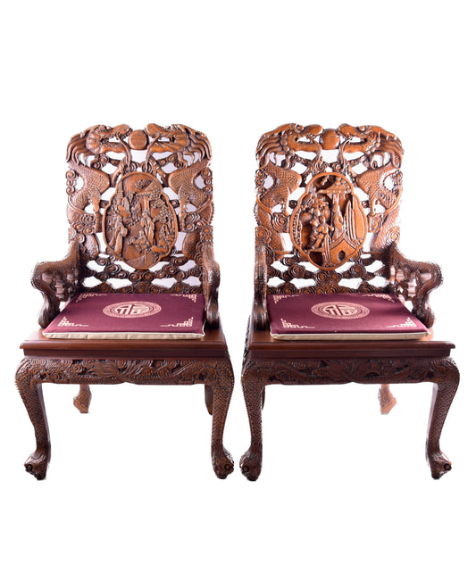 Para chińskich rzeźbionych foteli w smoki styl Qing IIpoł XX w 107x65x55 cm