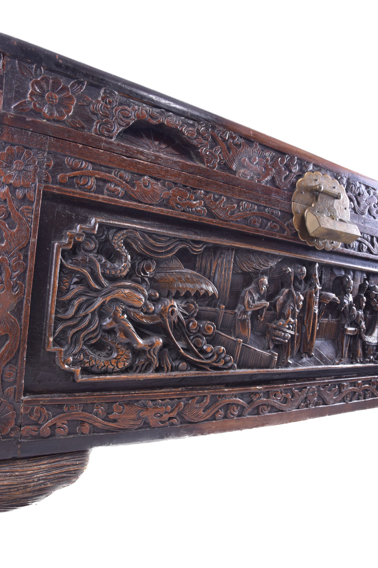 Chińska skrzynia rzeźbiona w smoki – ręczna praca XX w. 82x44x36 cm