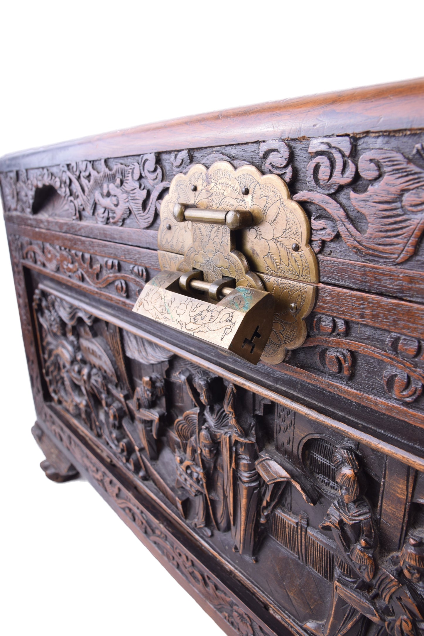 Chińska skrzynia rzeźbiona w smoki – ręczna praca XX w. 82x44x36 cm